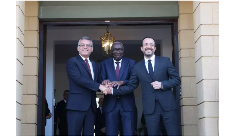 Лидеры Кипра провели переговоры и договорились встретиться до конца апреля