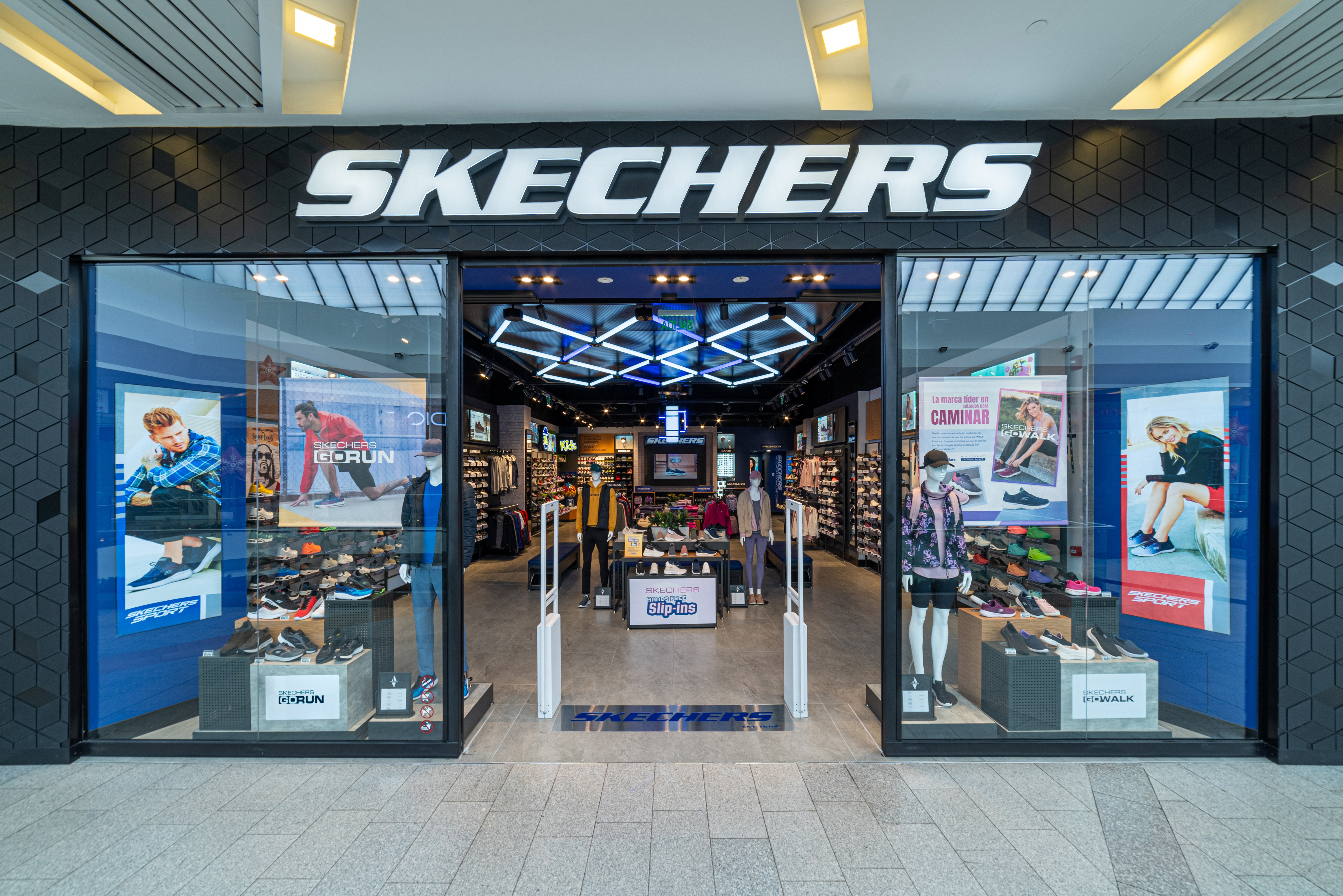 В Кирении открылся первый магазин Skechers на Северном Кипре
