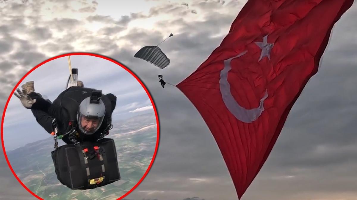 Рекорд в небе над Кипром: турецкий спецназовец раскрыл гигантский флаг площадью 661 кв. метр