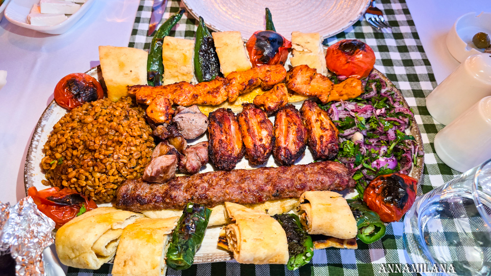 Soora Garden Restaurant в Алсанджаке