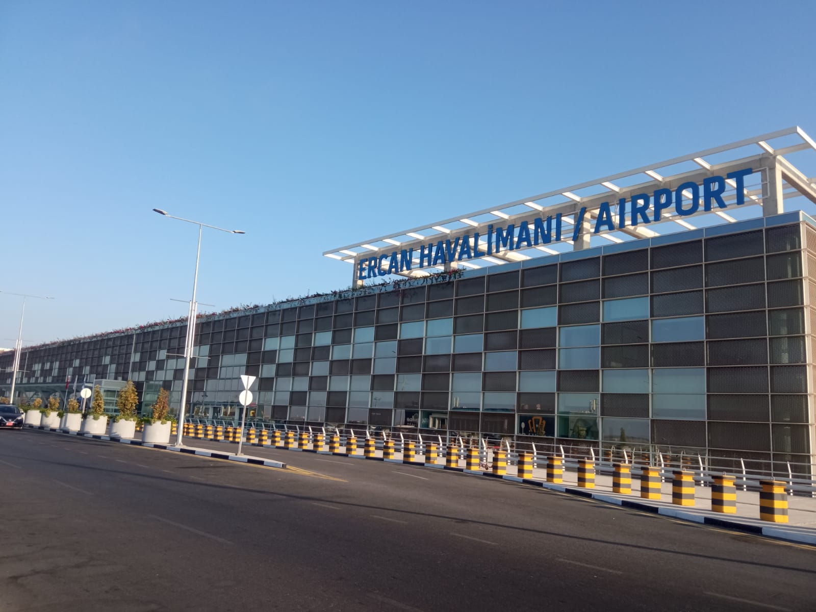 Новые правила движения на въезде в аэропорт Эрджан