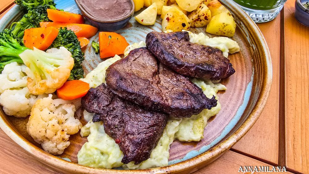"Lomi Kitchen & Bar" — новое гастрономическое пространство в сердце Лефкоши