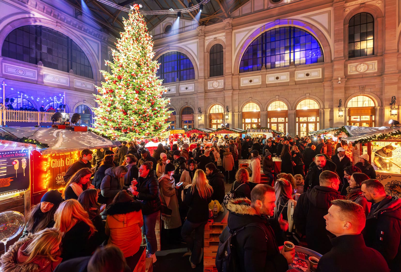 Zephyr Festive Market: субботний рождественский маркет с глинтвейном и лайф‑музыкой
